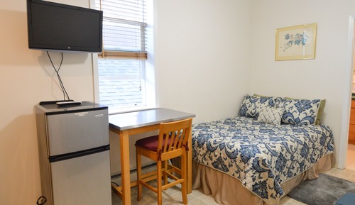 Studio Apartment, 1 Queen Bed & Click Clack