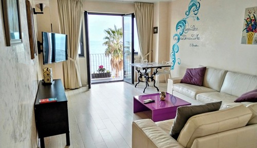 Deluxe Suite, 1 Queen Bed, Sea View