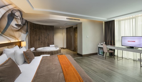Deluxe Suite