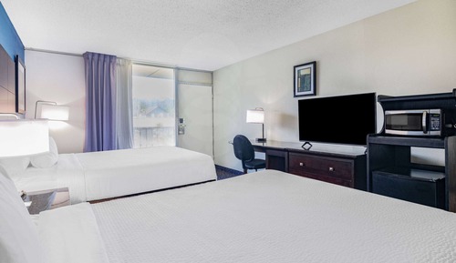 Suite, 2 Queen Beds, Non Smoking