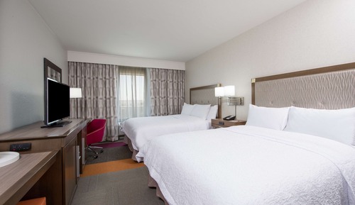 Room, 2 Queen Beds, Accessible, Non Smoking (Roll-in Shower)
