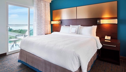 Suite, 1 Bedroom, Balcony (Mobility/Hearing Access, Roll-In Shwr)
