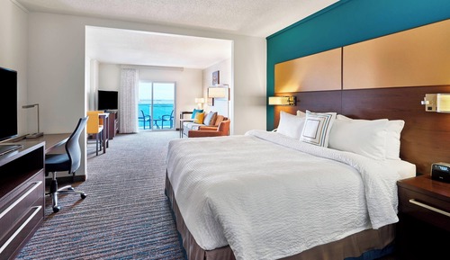 Studio, 1 King Bed with Sofa bed, Bay View, Mobility/Hearing Accessible, Tub, High Floor