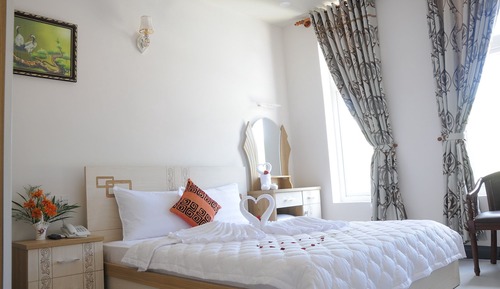 Deluxe Double Room, 1 King Bed, Non Smoking, Pool View