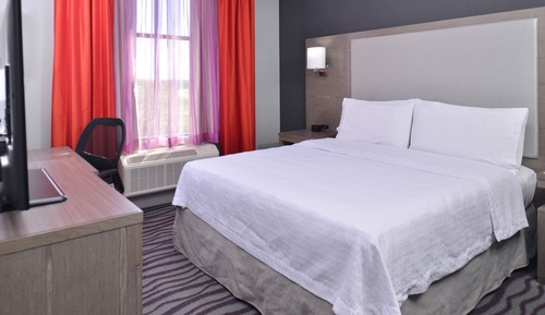 Suite, 1 King Bed, Accessible, Non Smoking (Roll-in Shower)