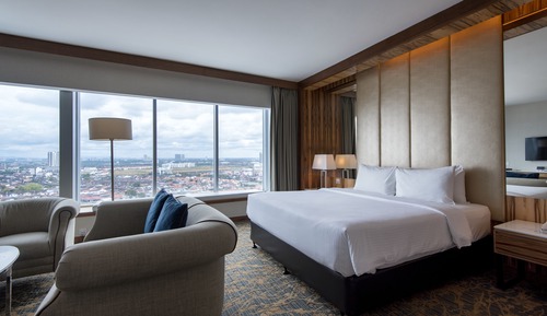 Premium Suite, 1 King Bed, Bathtub