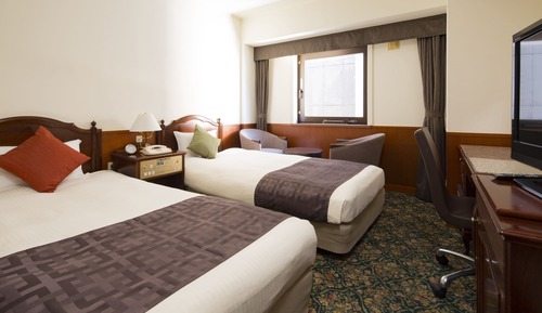 Twin Room, Smoking