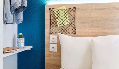Room, 3 Twin Beds (Break)