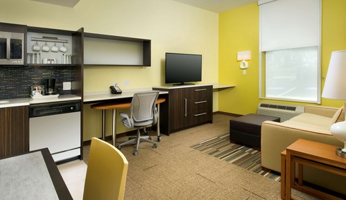 Suite, 1 King Bed, Accessible, Non Smoking (Hearing)
