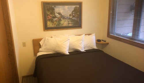 1 Bed Queen Private Outer (Spinnaker  Outer)