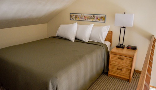 2 Bed Queen Loft/Queen Private 2 Bath Outer (Captains Loft 2 Bath Outer)