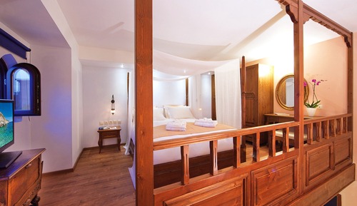 Deluxe Suite, Balcony (Nymph of Helios)