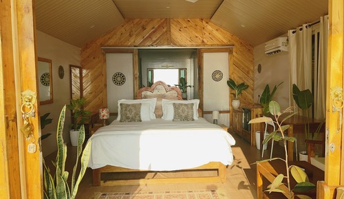 Front Hut with Full Sea View