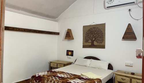 Deluxe Double Room, 1 Queen Bed, Balcony, Garden View