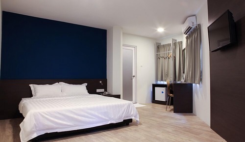 Deluxe King (Window room is subject to room availability)