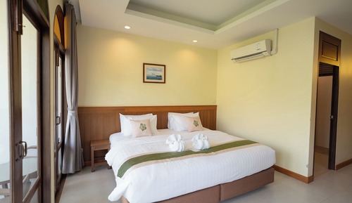 Deluxe Double Room, 1 King Bed, Refrigerator, Garden View