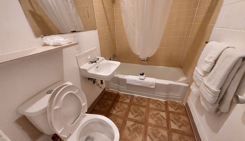 Basic Room, 1 Queen Bed, Non Smoking