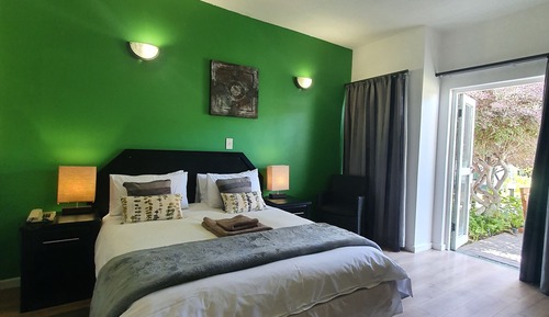 Deluxe Double Room, 1 Queen Bed, Non Smoking, Garden View