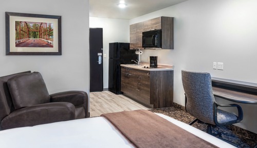 Room, 1 Queen Bed (Hearing Impaired with Recliner)