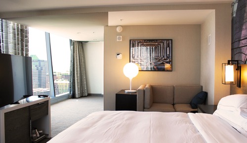 Room, 1 King Bed, Lake View, Corner (Hearing Access)