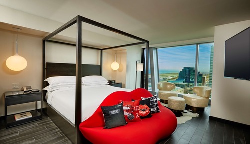 Suite, 1 King Bed, Accessible (Rock and Roll w/Roll in Shwr)