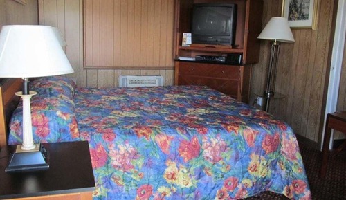 Classic Room, 1 King Bed, Non Smoking, City View