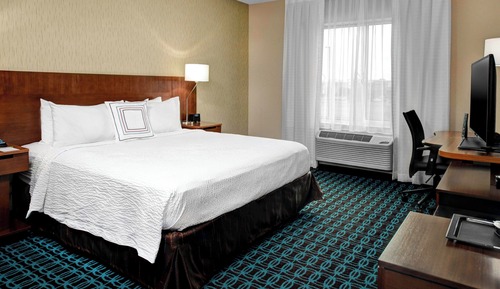 Room, 1 King Bed (Mobility/Hearing Access, Roll-In Shwr)
