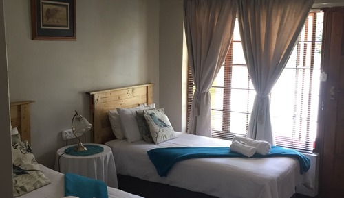 Room (5)