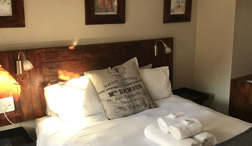 Room (6)
