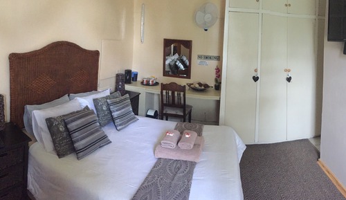 Room (4)