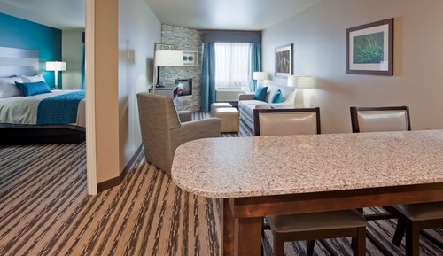 Deluxe King Suite