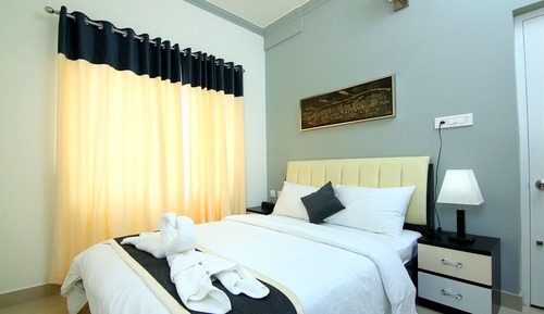 Luxury Apartment, 1 Bedroom, Kitchen, Valley View