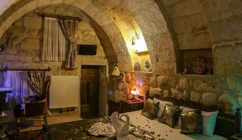 (102) Superior Cave & Stone Room