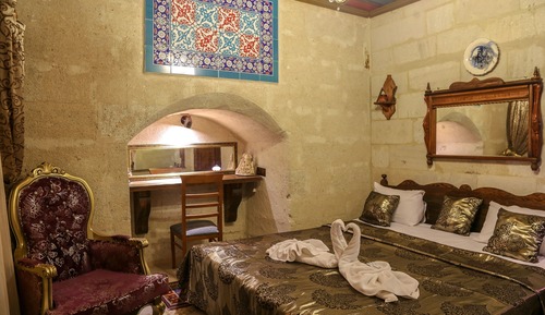 (203) Deluxe Stone Room