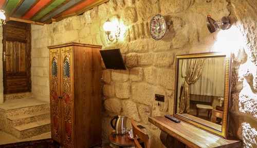 (201) Deluxe Cave Suite