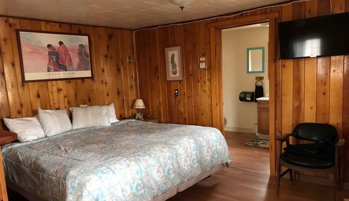 Deluxe King Cabin