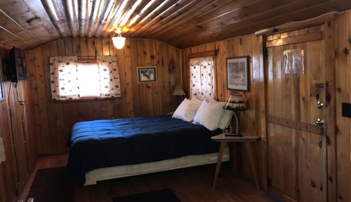 Standard Queen Cabin