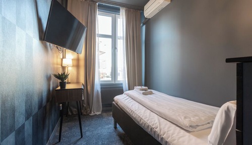 Single Room, Private Bathroom