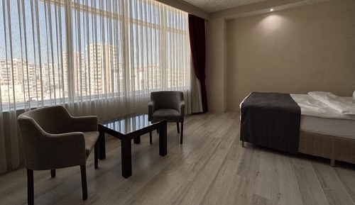 Family Room, 1 Bedroom