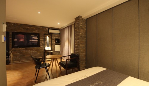 Double Room (Large)