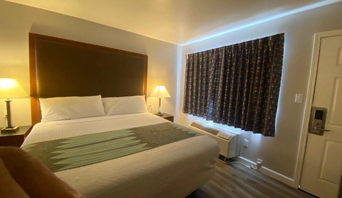 Standard Room, 1 King Bed