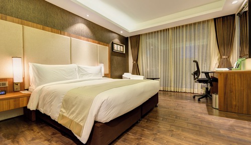 Standard Room, 1 King Bed