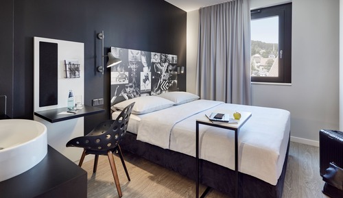 Standard Room, 1 Queen Bed