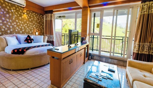 Honeymoon Suite