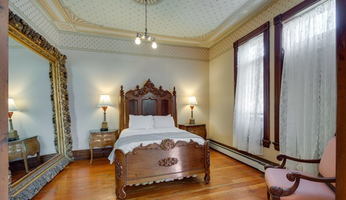 The Honeymoon Room 