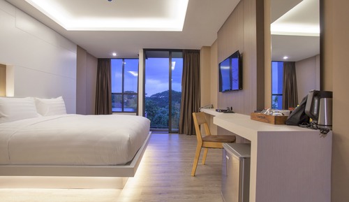 Signature Pool View with Double Bed