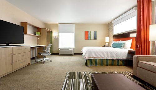 Studio, 1 King Bed, Accessible (Mobility & Hearing, Roll-in Shower)