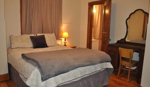 Standard Room, 1 Queen Bed, Private Bathroom (3rd Floor)
