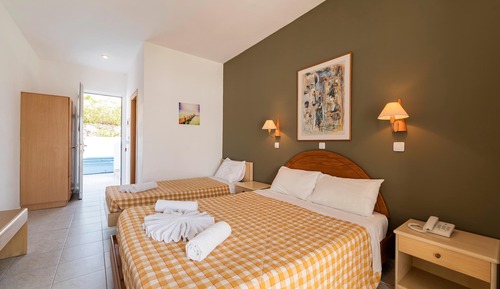 Standard Triple Room (2)