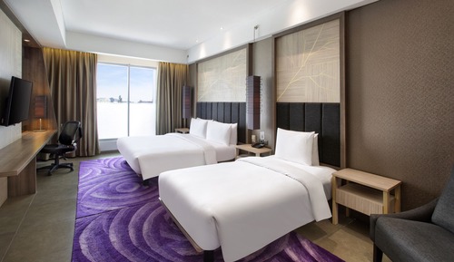Room, Multiple Beds (Family Room)